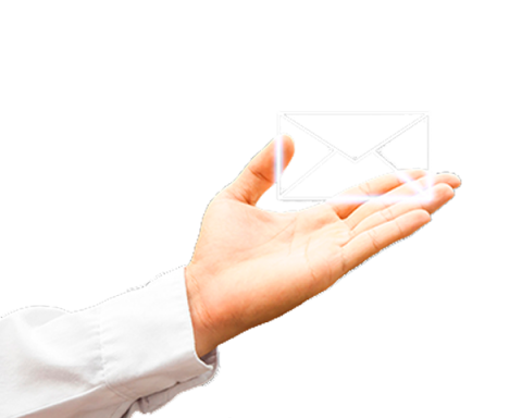 Mano extendida con un icono de correo